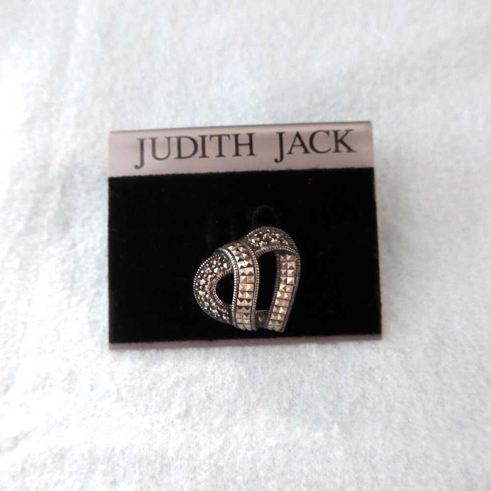 Brooch